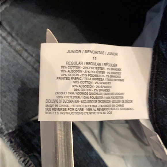 L.E.I. Ashley Low Rise Short. Size 11. Med Blue - Picture 6 of 8